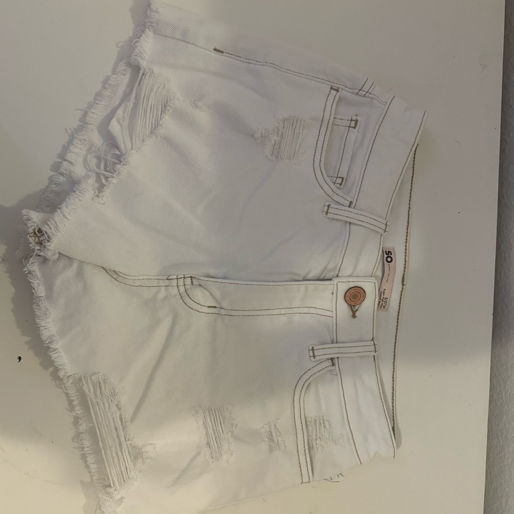 WHITE SHORTS WITH RAINBOW BACK PATCH